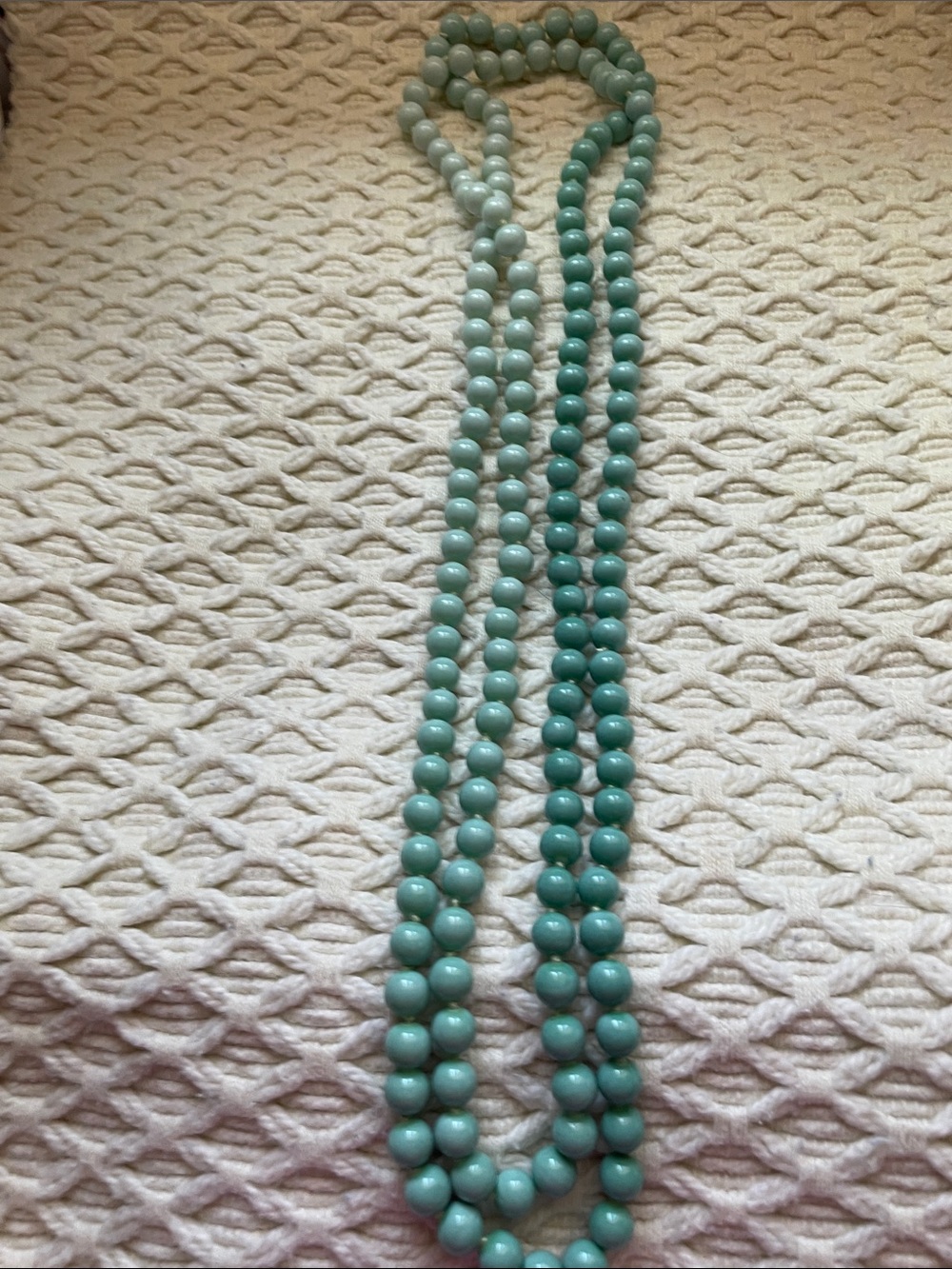VTG GLASS BEAD STRAND NECKLACE